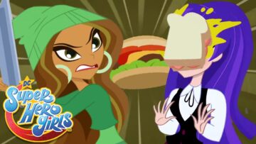 Guerra de Comida! 🍔| DC Super Hero Girls Brasil